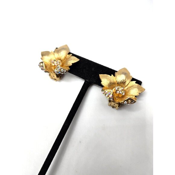 Rare 1940s Graduated Crystal Necklace and Floral Rhinestone Gold Clip Earrings - Picture 12 of 13